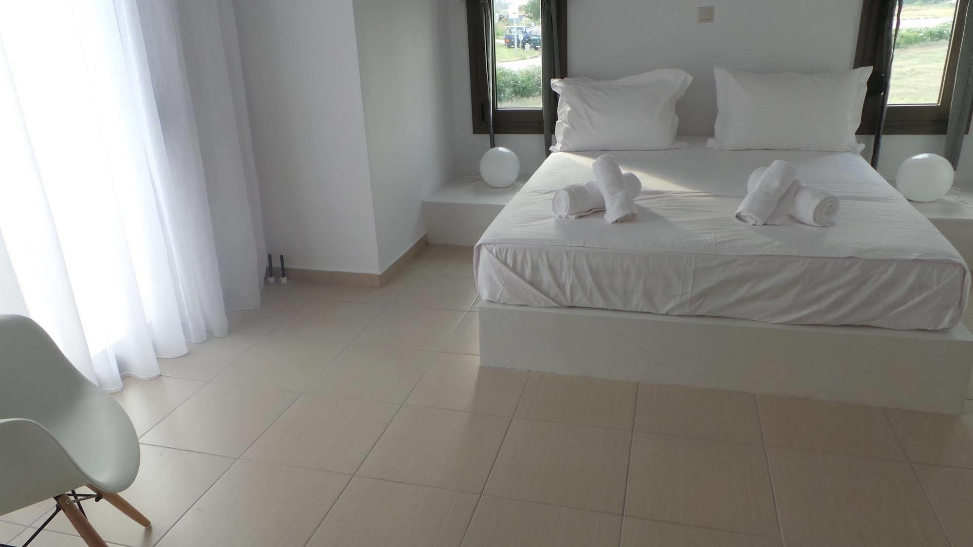Niovi Boutique Apartments Афитос Экстерьер фото